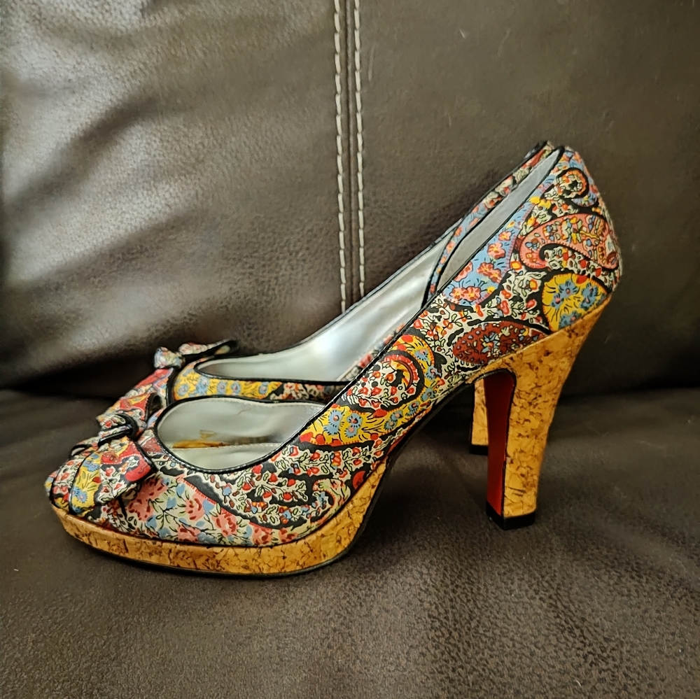 Unlisted Kenneth Cole Floral Print 4” High Heels Shoes Size 9.5 Cork Platform